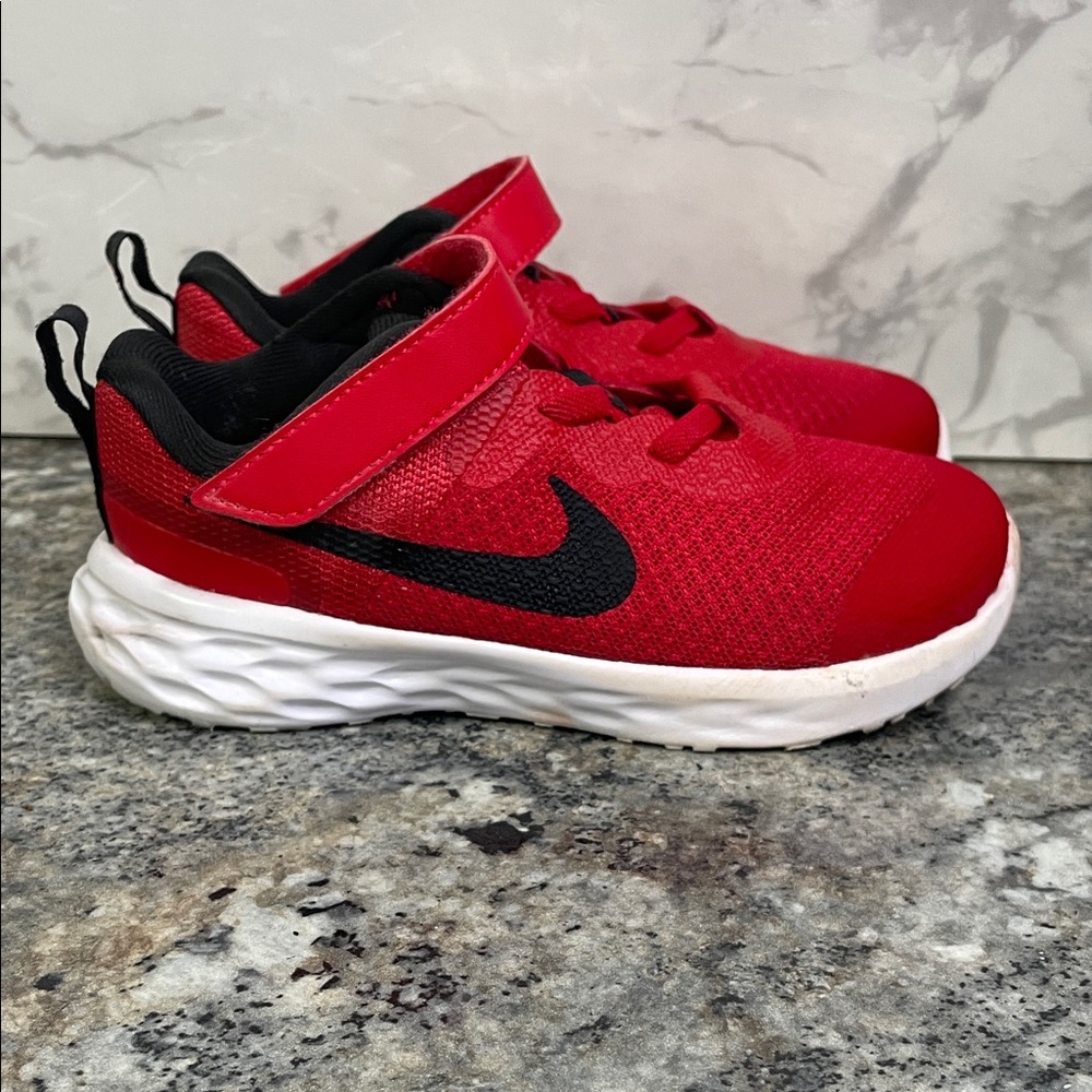 REVOLUTION 6 PS 'UNIVERSITY RED Size 9.5